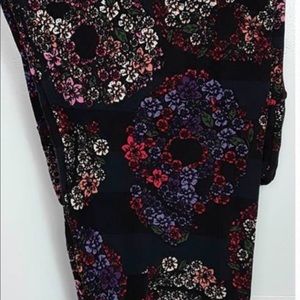 LulaRoe Floral Skull Leggings